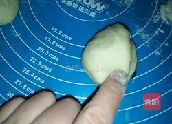 Illustration of how to make love honey bean buns 8