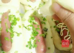 Illustration of how to make scallion sausage bread 18