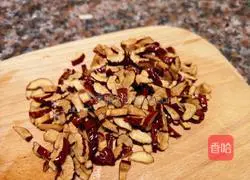 Illustration of how to make healthy brown sugar and red date bread 3