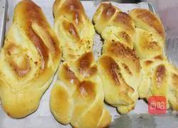 Illustration of how to make coconut bread 16