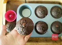 Illustration of how to make vegetarian walnut brownies 11