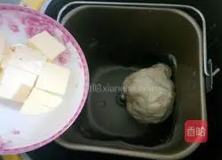 Illustration of how to make bean paste roll flower bread 5