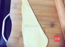 Illustration of how to make meat floss bread 6