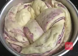 Illustration of how to make purple potato hand-shredded bread 20
