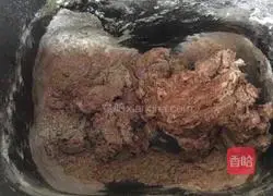  Illustration of how to make cocoa red bean bread 1