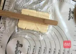 Illustration of how to make Danish hand-shredded bread 9