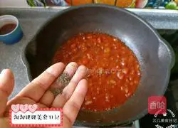 Illustration of how to make Italian hollow noodles 7