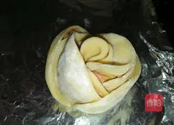 Illustration of how to make rose ham buns 11