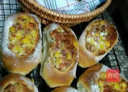 Illustration of how to make bacon corn salad bread 8