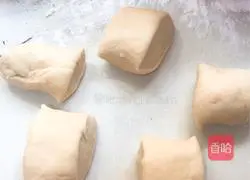 Illustration of how to make fish bone bread 8