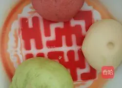 Illustration of how to make three-color bread rolls 6