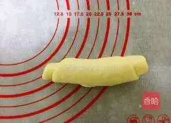 Illustration of how to make meat floss rolls 10