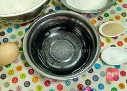 Illustration of how to make meat floss rolls with custard sauce 1