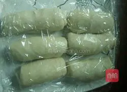 Illustration of how to make bread with a bread machine 7