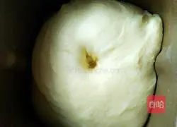 Illustration of how to make coconut bread 4