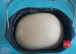 Illustration of how to make blueberry jam buns 4