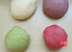 Illustration of how to make colorful bagels 4