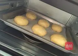 Illustration of how to make fruit cheese bread 11