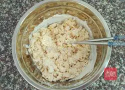 Illustration of how to make caterpillar bread 2