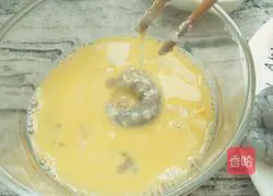 Illustration of how to make breaded shrimps 5
