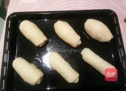 Illustration of how to make meat floss bread 8