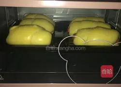 Illustration of making sausage bread 9