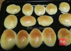 Illustration of how to make caramel apple bread 3