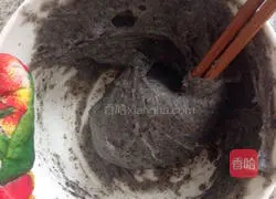 Illustration of how to make black sesame mochi bread 6