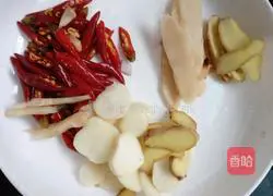 Illustration of how to make twice-cooked pork with a big knife 3