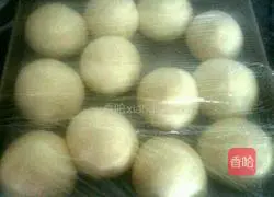 Illustration of how to make bean paste buns 13