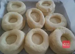 Illustration of how to make quail egg bread 9