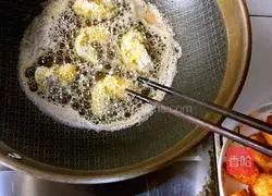 Illustration of how to make breaded shrimps 5