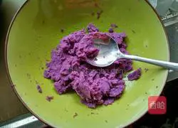 Illustration of how to make purple potato mashed toast bread 8
