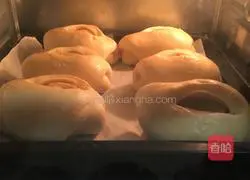 Illustration of how to make borscht bread 9