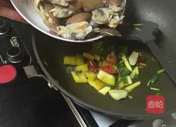 Illustration of how to stir-fry scallops 4