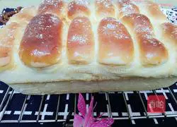 Illustration of how to make ham sausage and coconut toast bread (flour version) 14