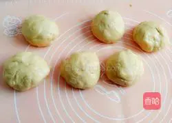 Illustration of making bean paste bread 4