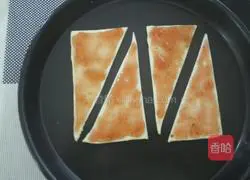 Illustration of how to make crispy strawberry croissants 3