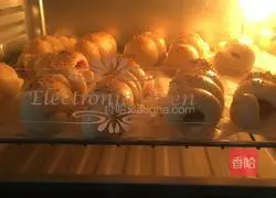 Illustration of how to make ham bread 5