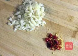 Illustration of how to make lettuce with oyster sauce 3