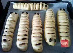 Caterpillar Bread Recipe Illustration 8