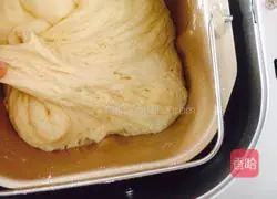 Illustration of making honey bean wreath bread 4