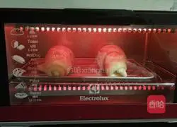 Illustration of making handmade meat floss and red bean filling bread 7