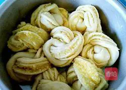 Coconut Bread Recipe Illustration 11