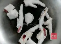 Secret Pickled Pepper Chicken Feet Illustration 3