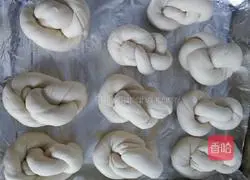 Illustration of how to make hand-shredded bread 7