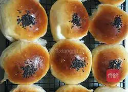 Illustration of how to make bean paste buns 15
