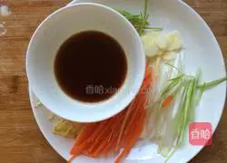 Illustration of how to make sweet and sour pot pork buns 3