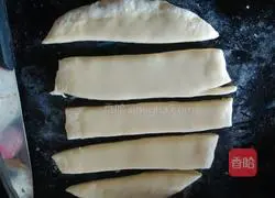 Illustration of how to make hand-shredded bread 6