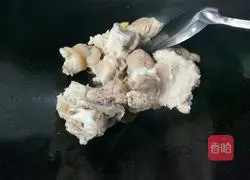 Soy Pig Illustration of how to make hoof 5